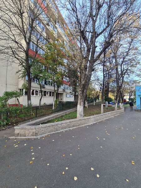 Sergent Nitu Vasile, 3 minute metrou Piata Sudului,